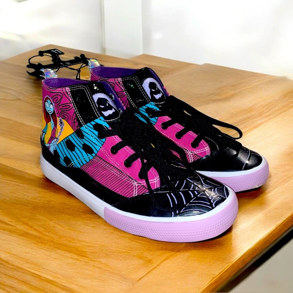 BRAND NEW Women’s Disney Nightmare before Christmas High Top Shoes SIZE 11 - Picture 1 of 5